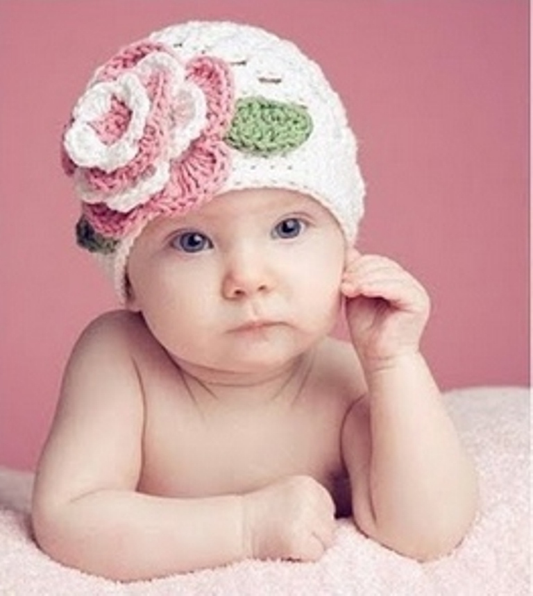 white-crochet-baby-girls-hat-with-pink-and-white-multi-layer-flower 20 Marvelous & Catchy Crochet Hats for Newborn babies