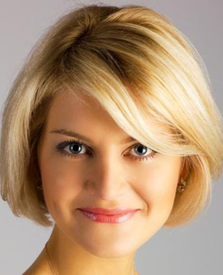 Trendy Short Hairstyles For Round Faces