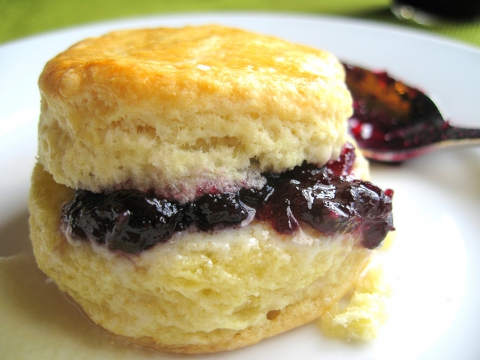 15 Healthiest Food Trends You Must Follow 13 Buttermilk-Biscuits-with-berry-jam