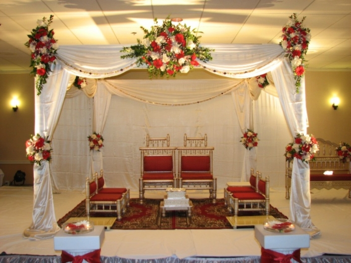 Latest 20 Wedding Trends That All Couples Should Know 16 Elegant-Indoor-Wedding-Decorations