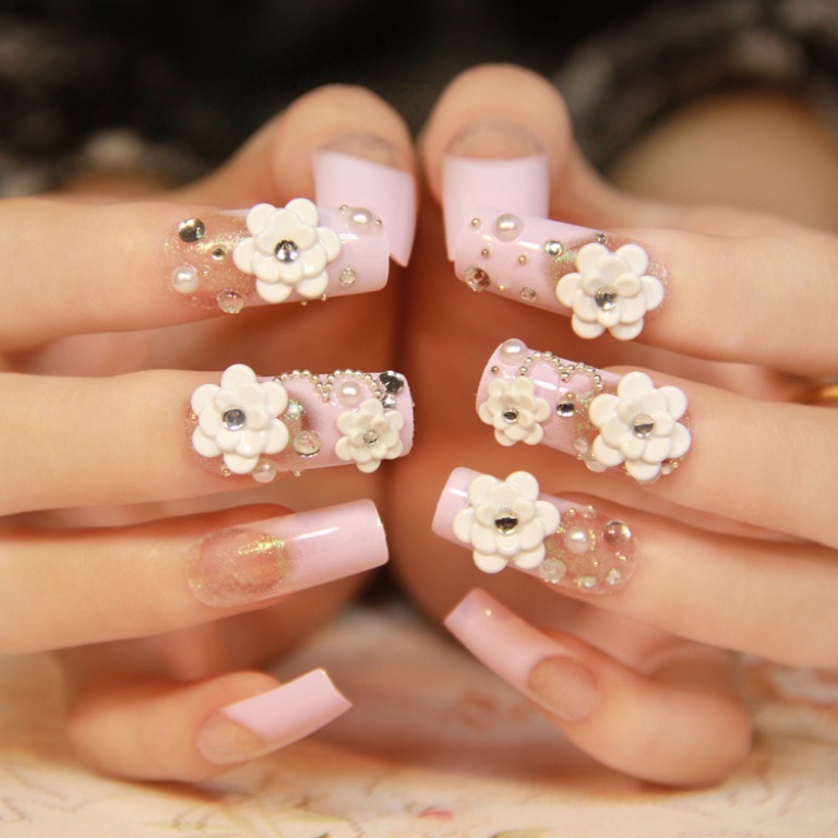 Exquisite-flower-long-section-of-French-noble-square-head-nail-patch-pink-fake-nails-decorated-fake