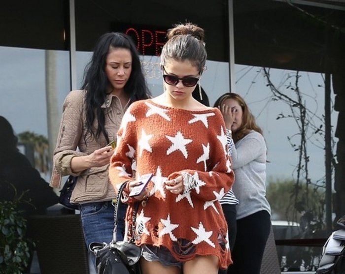 21+ Most Stylish Teen Fashion Trends for Summer 21 FFN_Gomez_Selena_VM_020414_51321646