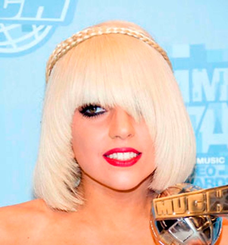 Lady-GaGa-Asymmetric-Fringe-Hairstyle