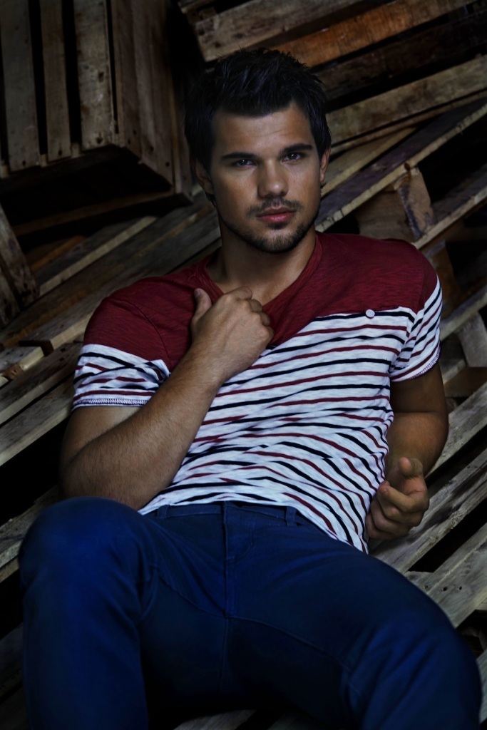 Top 15 Celebrity Men's Fashion Trends for Summer 19 Taylor-Lautner_MG_9937_Final