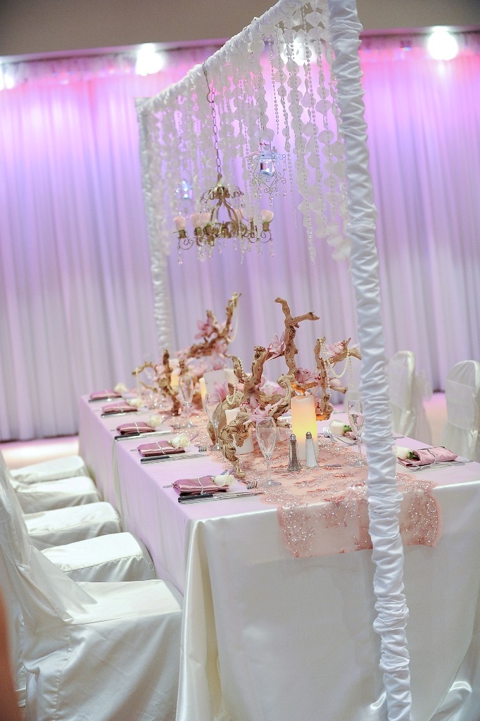 Latest 20 Wedding Trends That All Couples Should Know 15 Wedding-Chandalier1