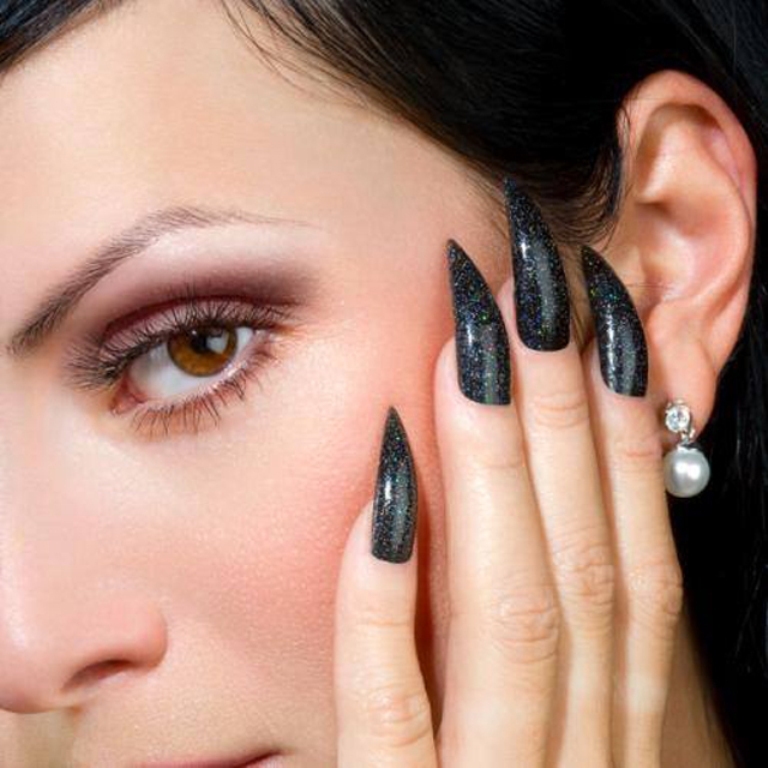 black-claws Top 15 Beauty Trends that Men Hate
