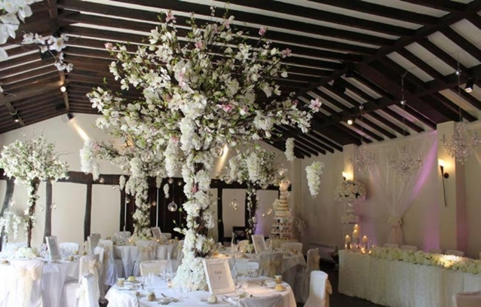 Latest 20 Wedding Trends That All Couples Should Know 23 blooming-gorgeous-wedding-flower-trends-2014-essentialcouture8