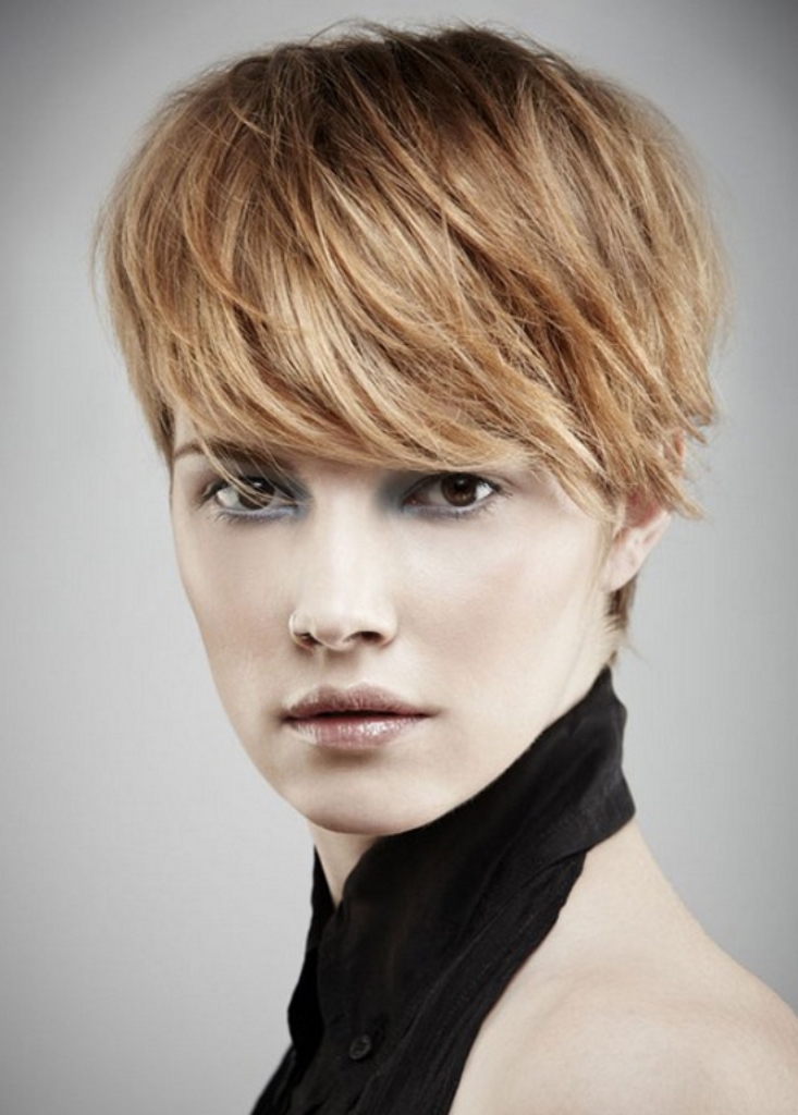 elegant-look-of-best-short-hairstyles-for-round-faces