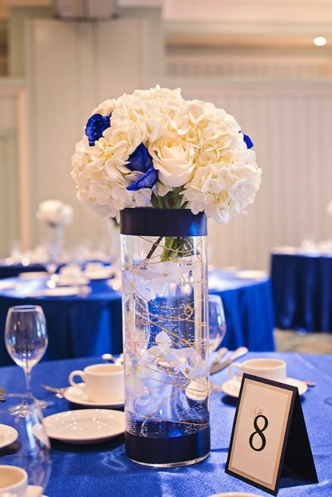 royal-blue-and-gold-wedding-decorations-g9kuoihh