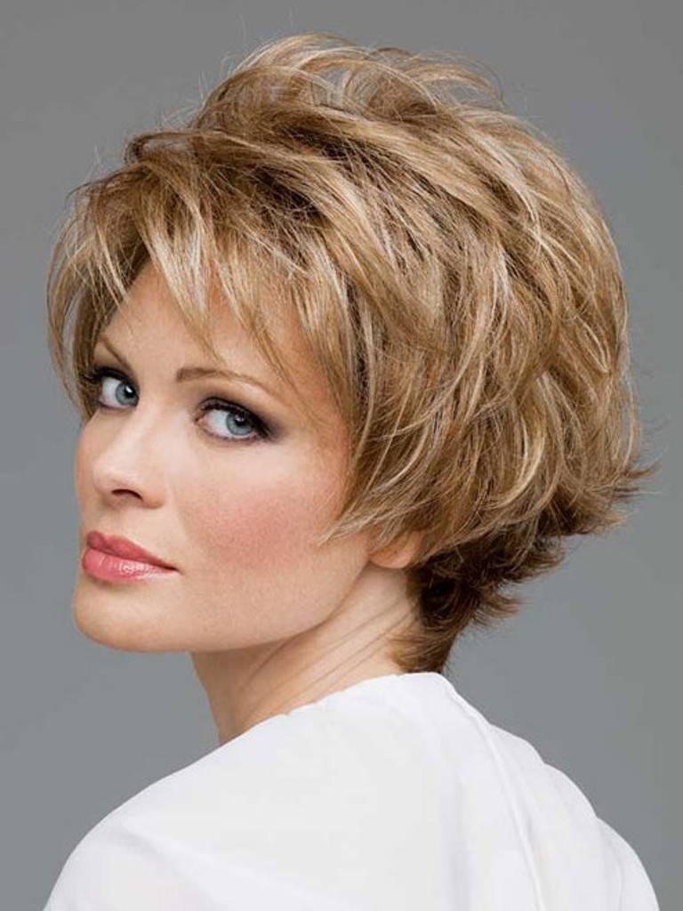short-layered-hairstyles-for-round-faces 25+ Short Hair Trends for Round Faces Chosen for 2021