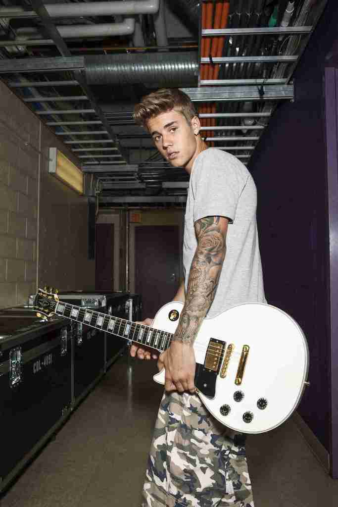 Top 15 Celebrity Men's Fashion Trends for Summer 16 spl717313003-1395351136