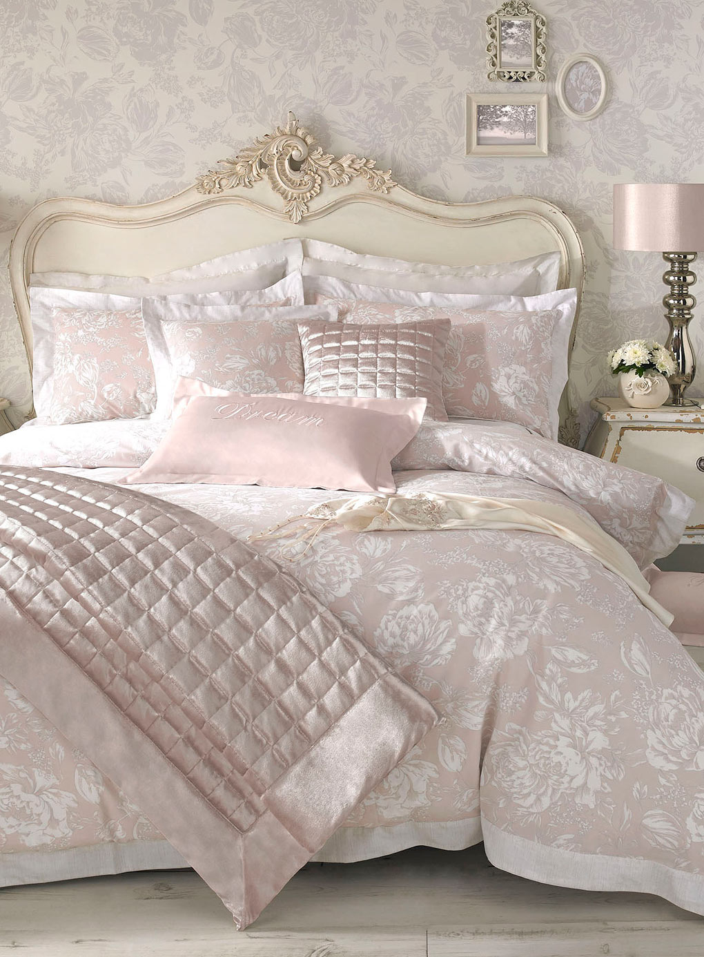 1848471441_large How to Choose the Perfect Bridal Bedspreads