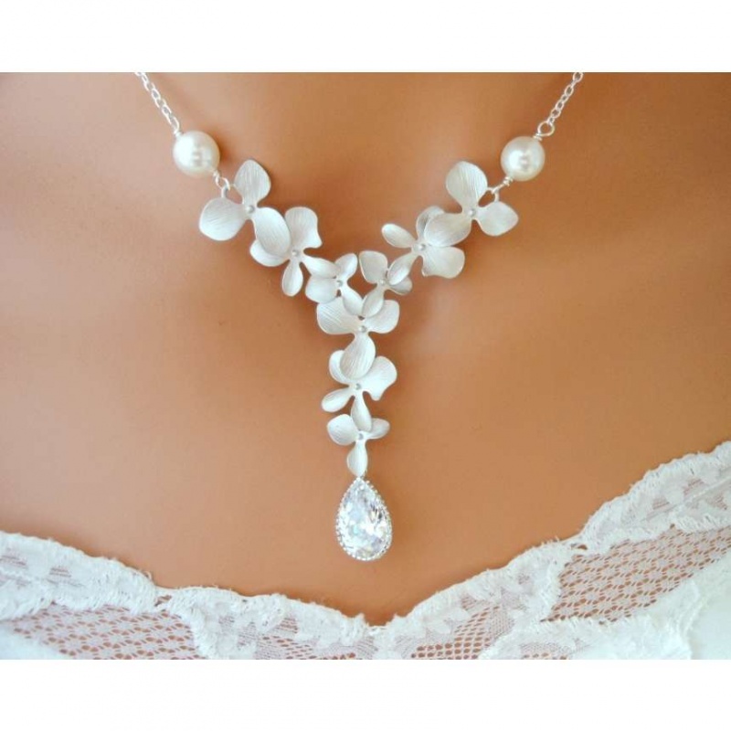 6998655B 25 Unique Necklaces For The Bridal Jewelry