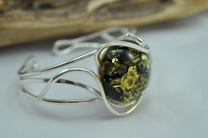 8331518 All What You Need to Know about Green Amber Jewelry