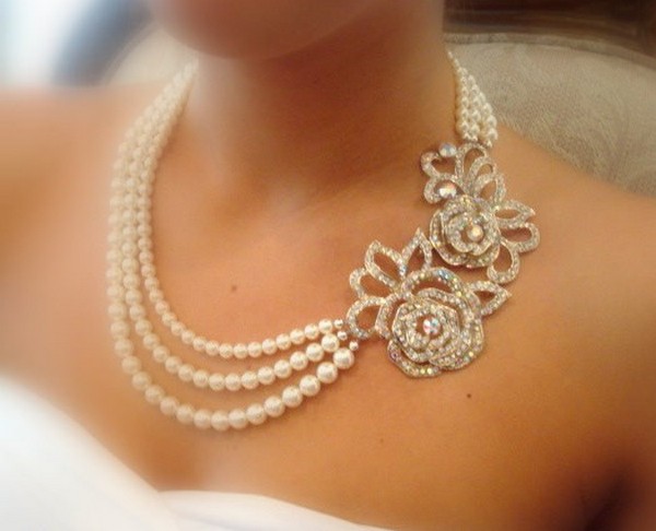 Beautiful-Wedding-Necklace-For-Beautiful-Bride-7 25 Unique Necklaces For The Bridal Jewelry