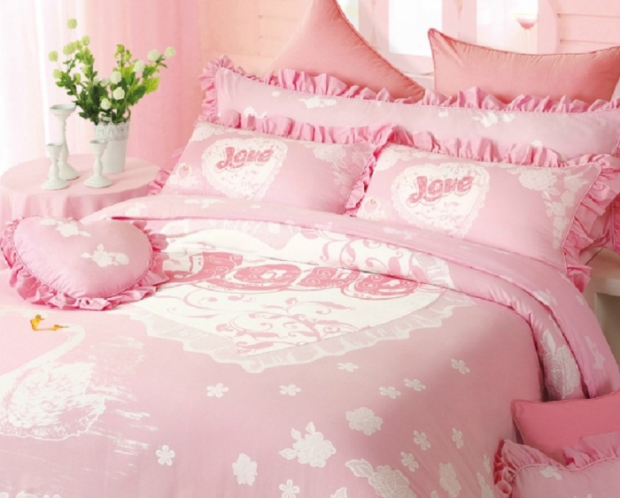Pink-Wedding-Bedding
