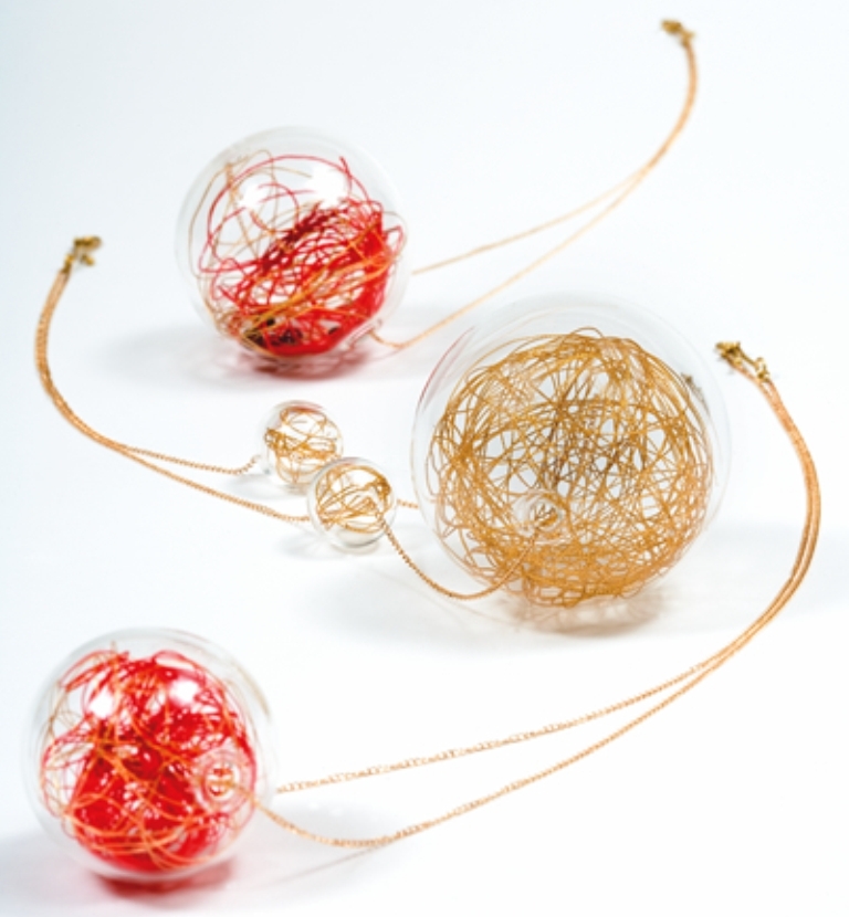 25 Pieces of Elegant & Fashionable Glass Jewelry 25 WendyRamshaw001
