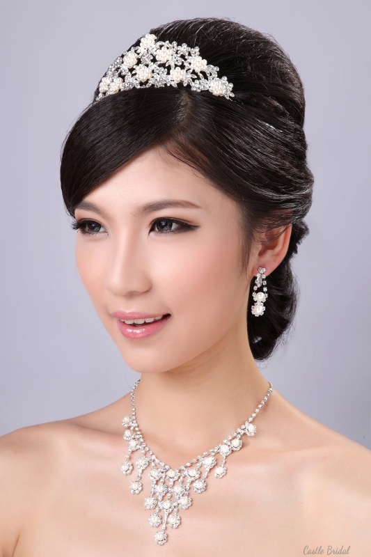 beautiful-alloy-with-pearl-wedding-jewelry-crown-earings-and-necklace4 25 Unique Necklaces For The Bridal Jewelry