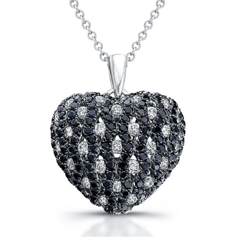 black-diamond-heart-necklaces-eaom5p9g