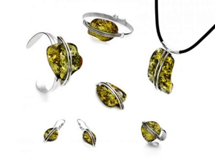 All What You Need to Know about Green Amber Jewelry 17 de419eebc85959410ee19fa8f0a00919_XL