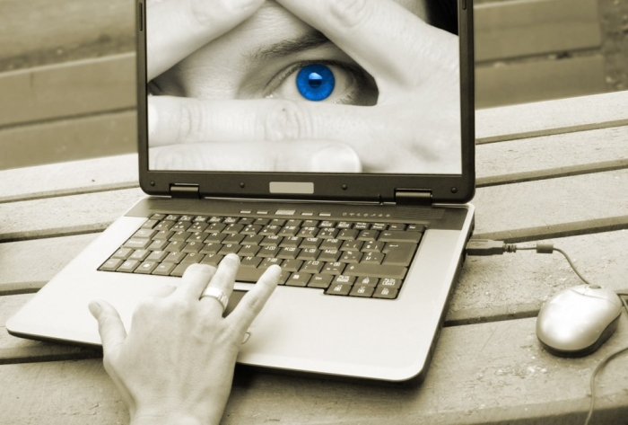 face-on-laptop4 Top 10 Ethical Issues Involved in Social Media Use