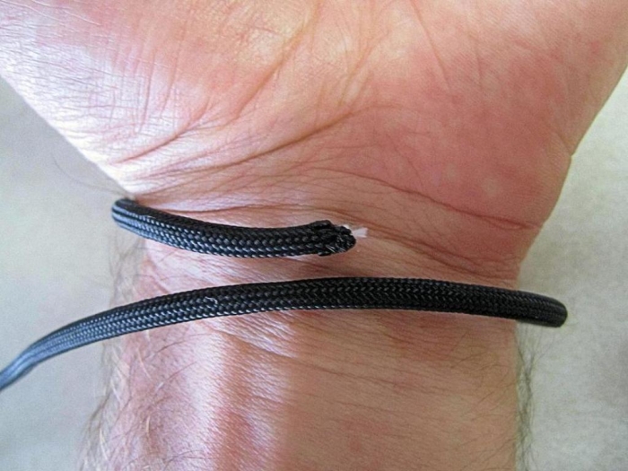 paracord-survival-bracelet-step-1