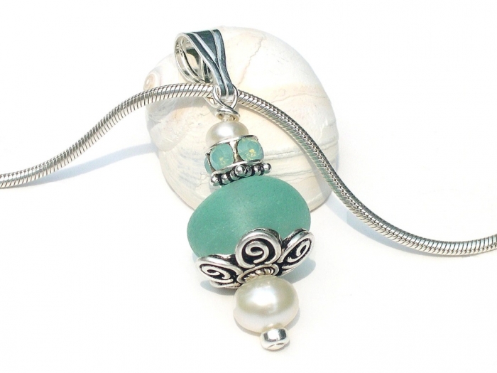 25 Pieces of Elegant & Fashionable Glass Jewelry 16 photo-pendant-necklace-109