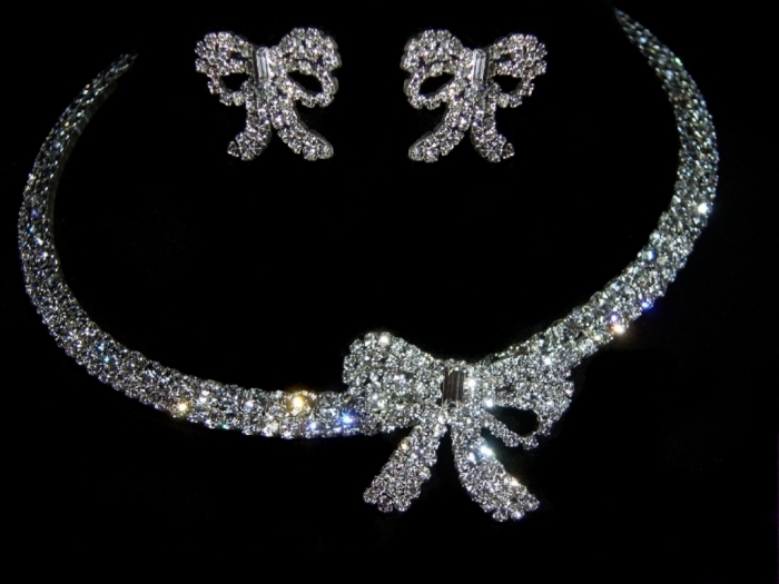 How to Take Care of Your Diamond Jewelry 26 1402405773494