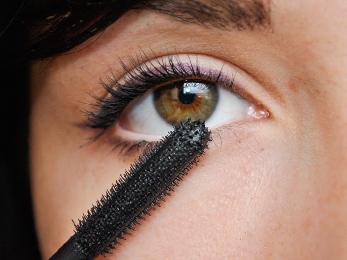 How to Wear Eye Makeup in six Simple Tips 35 Apply-Makeup-to-Small-Eyes-Step-7