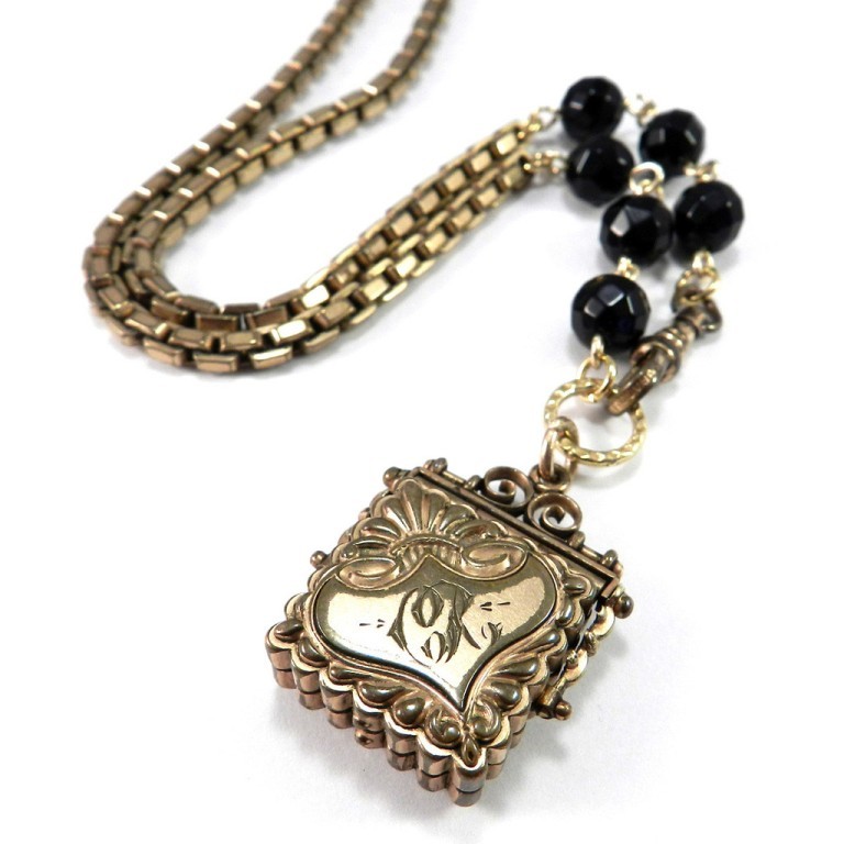 DSCN1408_1024x1024 25 Victorian Jewelry Designs Reflect Wealth & Beauty