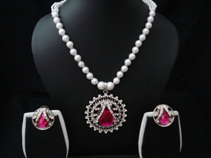 How to Take Care of Your Pearl Jewelry 16 Elegant-Pearl-Jewelry-1