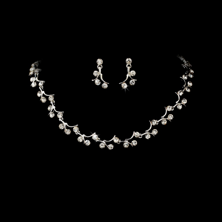 How to Choose the Right Wedding Jewelry for Your Bridesmaids 22 ne388clr 0097