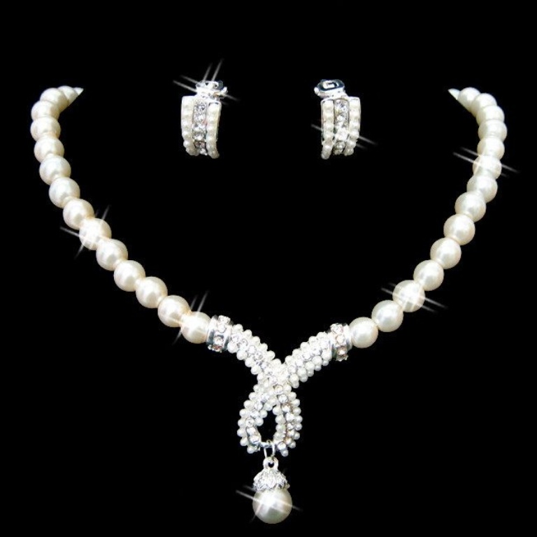 How to Choose Bridal Jewelry for Enhancing Your Beauty 4 GoodAccessoriesForWeddingDaySilverImitationPearlRhinestoneBirthdayEngagementJewelrySetsTwo-PieceOnSaleLS53285-0