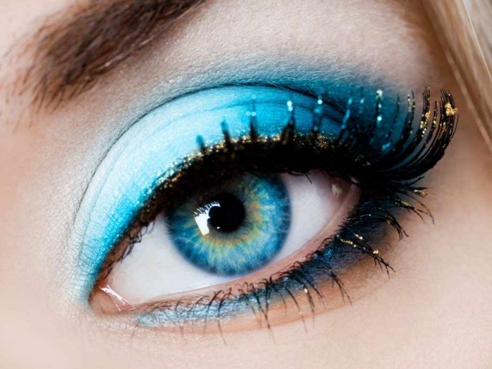 Make-up-Tip-to-Beautify-Blue-Eyes