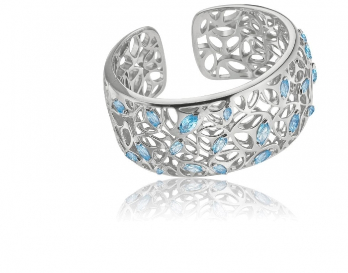 Discover the Elegance & Magnificence of Italian Jewelry 8 Medallion-Cuff