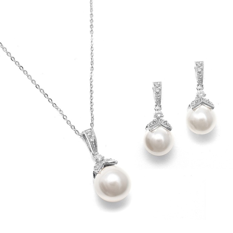 How to Choose the Right Wedding Jewelry for Your Bridesmaids 29 Pearl-CZ-Bridesmaid-Jewelry-Set-Dara