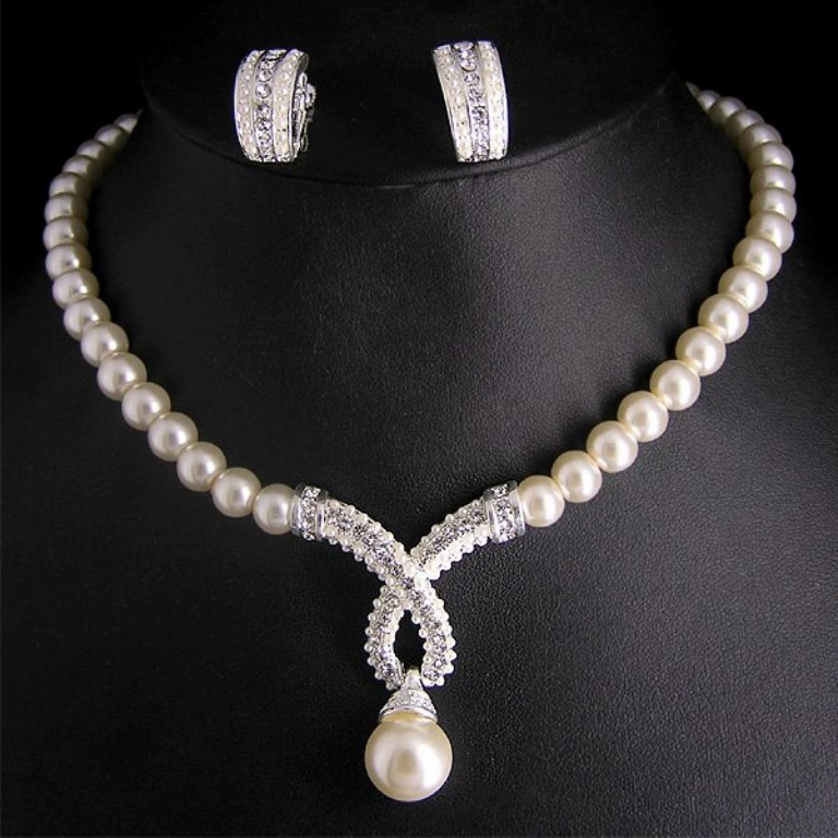 Pearl-Necklace-Jewelry-Designs-2014-for-Girls-Fashion-Fist-3