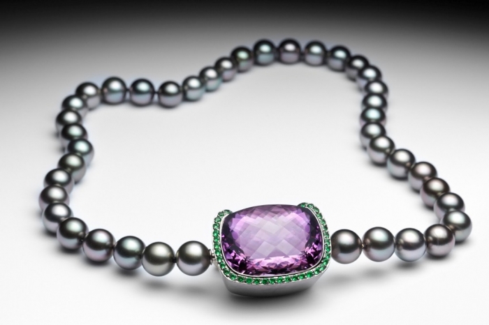 Tsavorite as a Strong Competitor to Emerald 23 Pierre Yves pearl-amethyste necklace