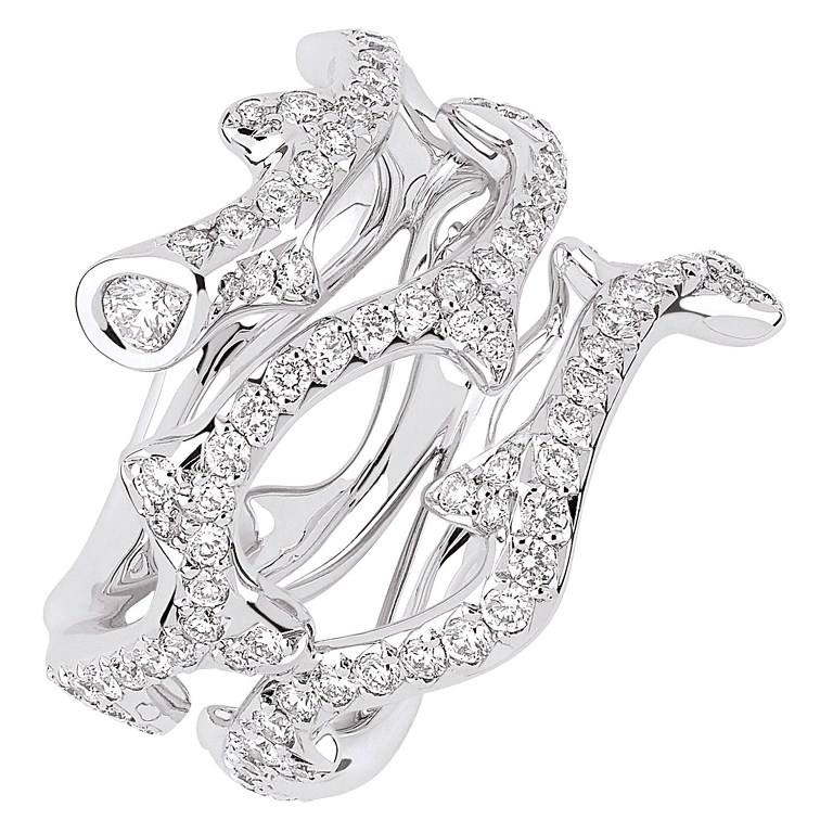 White & Yellow Gold, Which One Is the Best? 22 White-Gold-with-Diamonds-as-Women-Jewelry-by-Dior