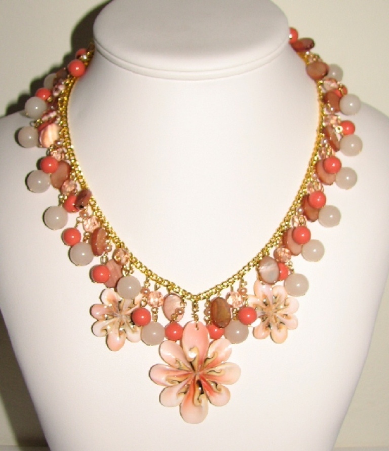 back-julia-bristow-signed-coral-necklace-with-three-shell-pendants552-x-640-130-kb-jpeg-x