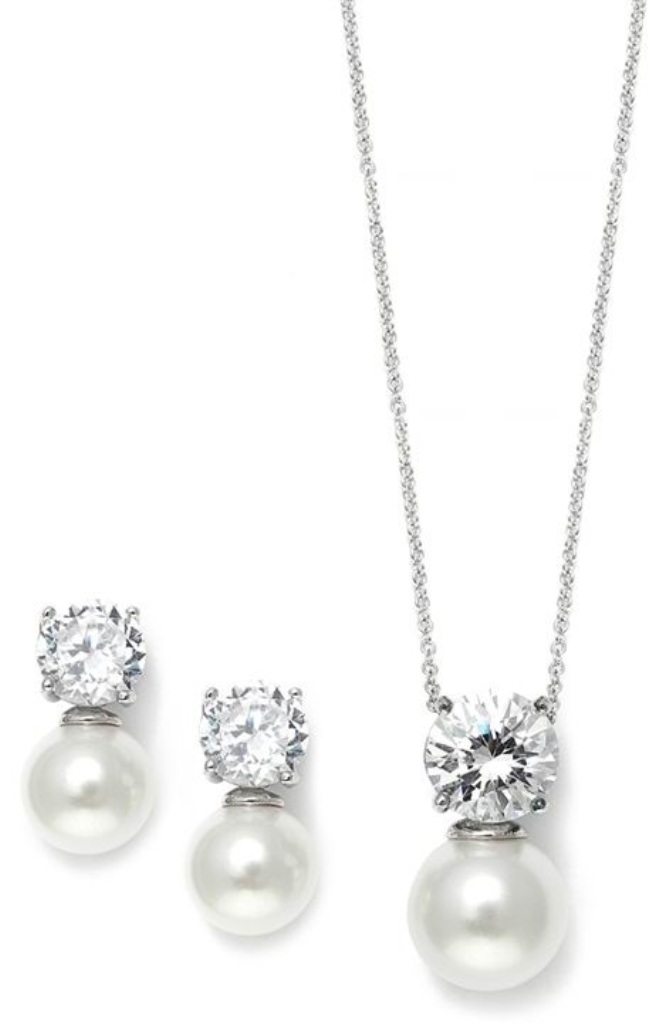 bridesmaids-white-pearl-jewelry-sets How to Choose the Right Wedding Jewelry for Your Bridesmaids