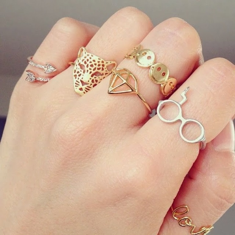 Look Fashionable by Layering Your Jewelry 10 dainty1