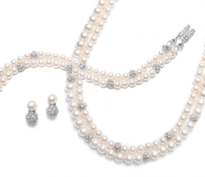 How to Choose the Right Wedding Jewelry for Your Bridesmaids 18 half-white-pearl-bridesmaids-jewelry1