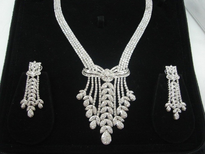 How to Take Care of Your Diamond Jewelry 23 indian-bridal-diamond-jewelry-sets-7