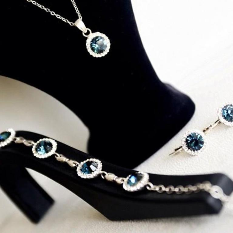 How to Choose the Right Wedding Jewelry for Your Bridesmaids 20 navy-blue-bridal-bridesmaids-jewelry-set