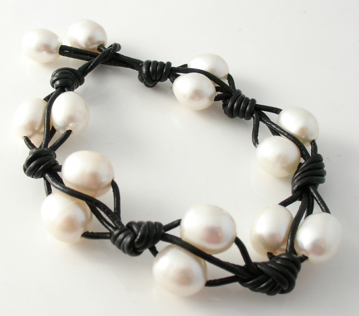 pearl-and-leather-black-bracelet