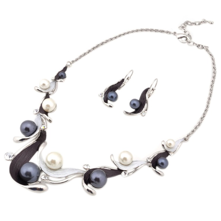 How to Take Care of Your Pearl Jewelry 10 pearl-necklace-set-pearl-jewelry-set-metal-design-necklace-metal-design-necklace-set-Favim.com-468499