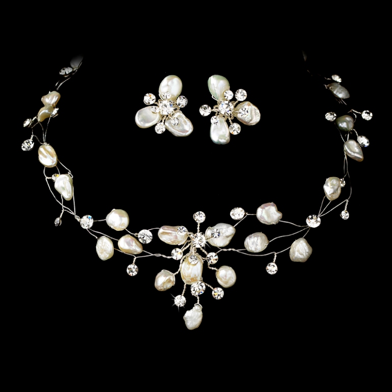 How to Choose the Right Wedding Jewelry for Your Bridesmaids