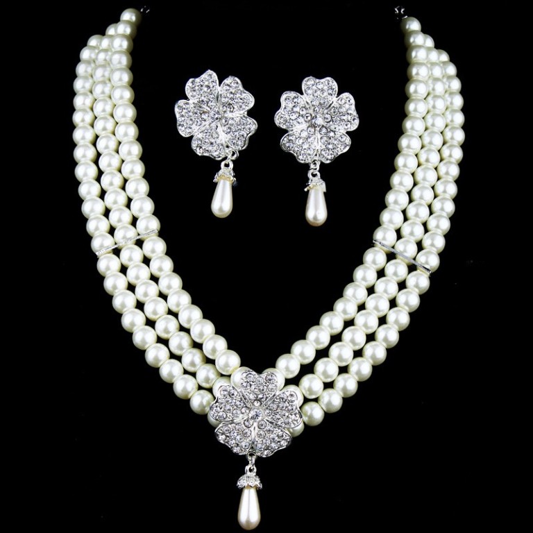 How to Choose Bridal Jewelry for Enhancing Your Beauty 8 rhinestones-flower-and-pearls-wedding-jewelry-setincluding-earrings-and-necklace