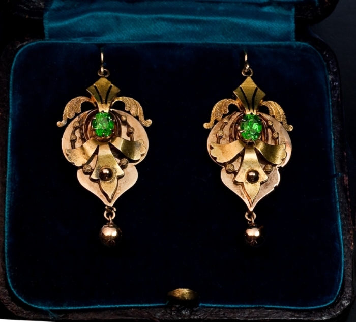 victorian_jewelry_earrings 25 Victorian Jewelry Designs Reflect Wealth & Beauty